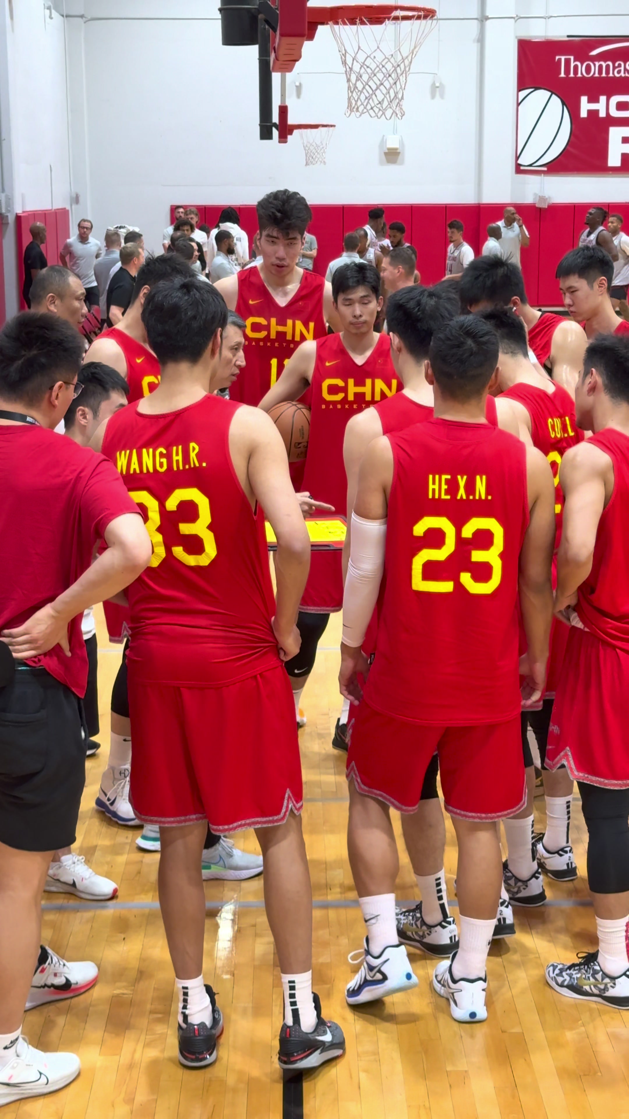 中国男篮与NBA骑士内部教学赛的一些片段和集
